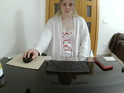 Snapshot of Adelyxveex chatting on November 30, 2025, 11:05 pm Adelyxveex online show from November 30, 2025, 11:05 pm