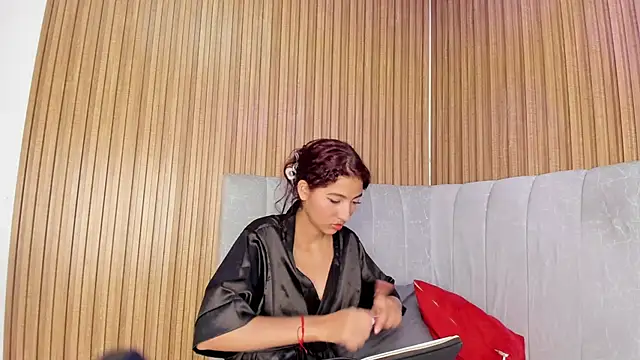 Snapshot of Maybeelin_ chatting on November 29, 2025, 12:49 pm Maybeelin online show from November 29, 2025, 12:49 pm