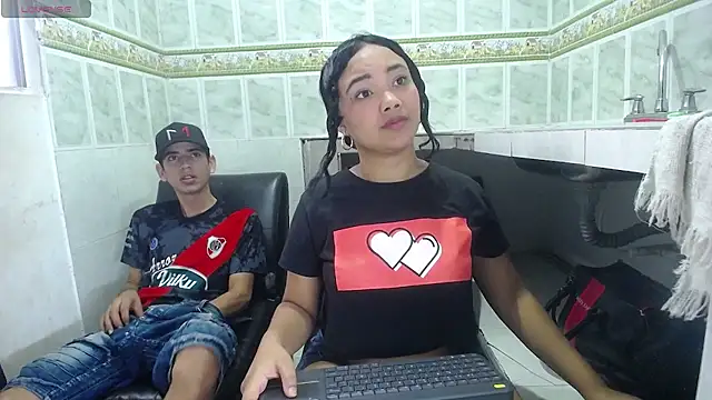 Snapshot of Sweet_couple79 chatting on November 29, 2025, 7:25 pm Sweet couple79 online show from November 29, 2025, 7:25 pm