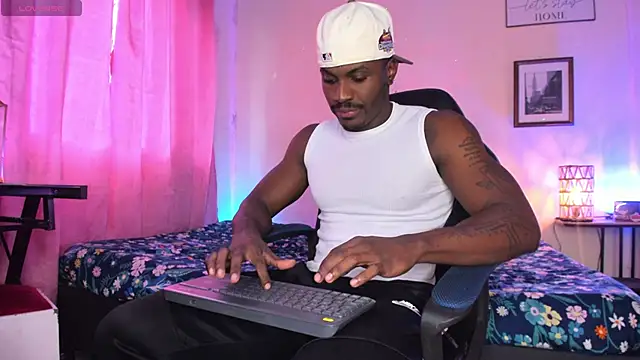 Ethantravis22 online show from April 29, 2026, 9:21 pm