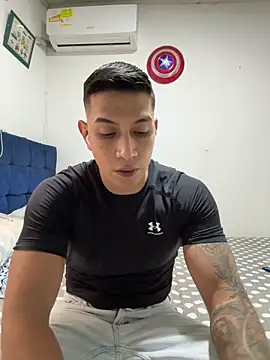 Snapshot of OliverWest04 chatting on April 14, 2026, 5:18 pm OliverWest04 online show from April 14, 2026, 5:18 pm