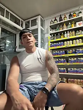 Snapshot of OliverWest04 chatting on April 14, 2026, 12:15 am OliverWest04 online show from April 14, 2026, 12:15 am