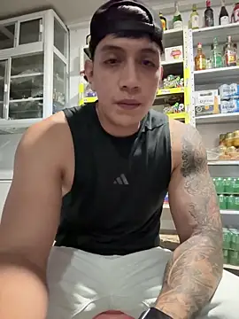 Snapshot of OliverWest04 chatting on April 10, 2026, 12:39 am OliverWest04 online show from April 10, 2026, 12:39 am