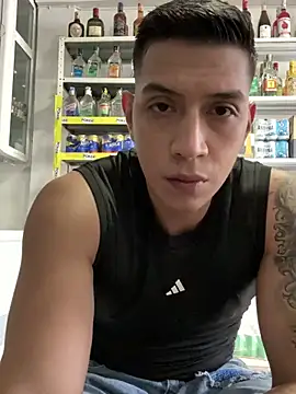 Snapshot of OliverWest04 chatting on February 1, 2026, 9:35 pm OliverWest04 online show from February 1, 2026, 9:35 pm