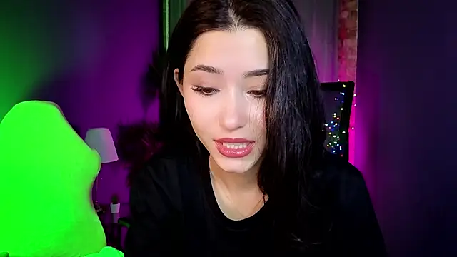 Snapshot of RedMidnight chatting on July 28, 2026, 8:52 pm RedMidnight online show from July 28, 2026, 8:52 pm