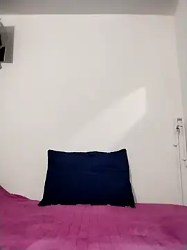 NiinaHans online show from December 4, 2025, 10:58 am