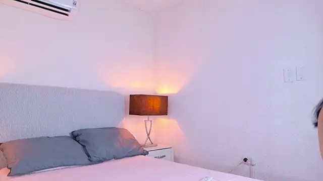 Snapshot of im_nova_w chatting on December 4, 2025, 7:13 pm im nova w online show from December 4, 2025, 7:13 pm