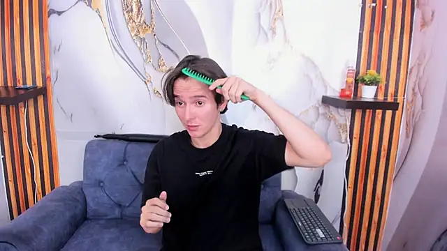 Snapshot of Aaron_LatinMen2 chatting on November 26, 2025, 3:39 am Aaron LatinMen2 online show from November 26, 2025, 3:39 am