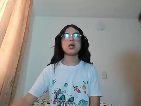 Snapshot of Nathalie_spencer2 chatting on November 28, 2025, 7:03 pm Nathalie spencer2 online show from November 28, 2025, 7:03 pm