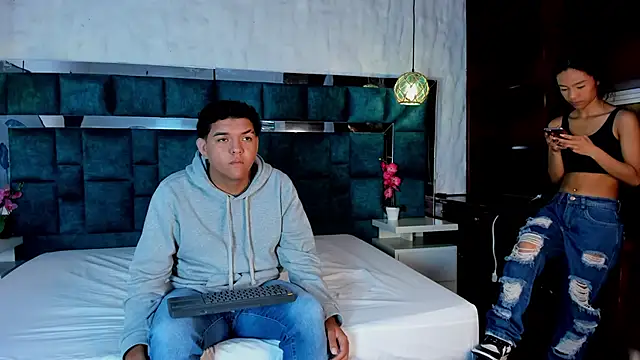  bonnyandclyde online show from March 3, 2026, 11:50 am