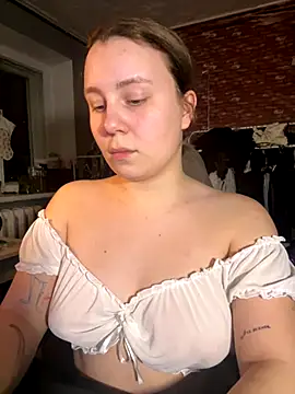 Snapshot of Annahylio chatting on November 28, 2025, 6:52 pm Annahylio online show from November 28, 2025, 6:52 pm