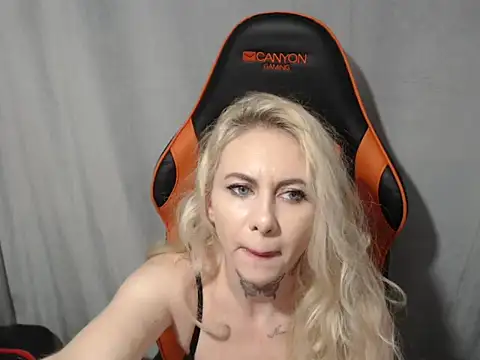 MissButterfly69 online show from November 25, 2025, 5:24 pm