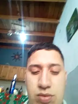 Alvarezz0202 online show from May 26, 2026, 7:45 pm