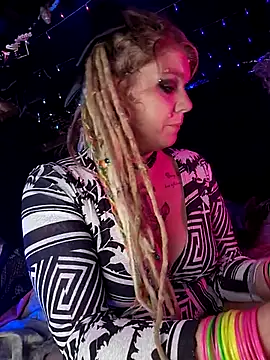 Snapshot of Horny_hippie chatting on October 28, 2025, 10:41 pm Horny hippie online show from October 28, 2025, 10:41 pm