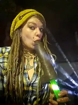 Snapshot of Horny_hippie chatting on February 18, 2025, 9:20 pm Horny hippie online show from February 18, 2025, 9:20 pm