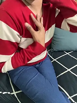 Snapshot of Juliekhan_98 chatting on November 30, 2025, 5:08 am Juliekhan 98 online show from November 30, 2025, 5:08 am