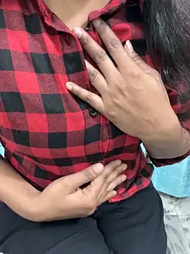 Snapshot of Juliekhan_98 chatting on November 29, 2025, 8:36 am Juliekhan 98 online show from November 29, 2025, 8:36 am