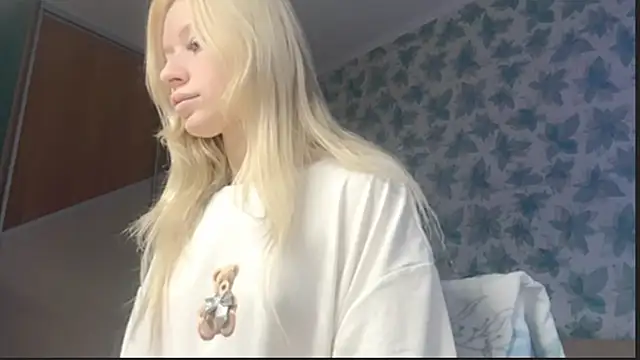 Snapshot of Barbie_Blondie chatting on December 22, 2025, 1:28 am Barbie Blondie online show from December 22, 2025, 1:28 am