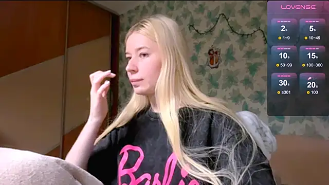 Snapshot of Barbie_Blondie chatting on April 13, 2026, 5:06 pm Barbie Blondie online show from April 13, 2026, 5:06 pm