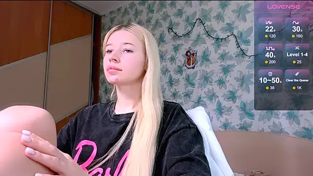 Snapshot of Barbie_Blondie chatting on April 14, 2026, 11:48 am Barbie Blondie online show from April 14, 2026, 11:48 am
