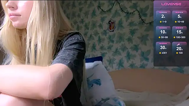 Snapshot of Barbie_Blondie chatting on April 15, 2026, 4:55 pm Barbie Blondie online show from April 15, 2026, 4:55 pm