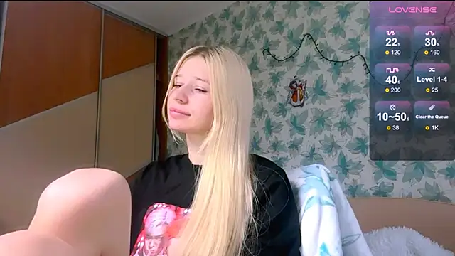 Snapshot of Barbie_Blondie chatting on April 20, 2026, 2:07 pm Barbie Blondie online show from April 20, 2026, 2:07 pm