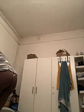    Hannah    online show from December 23, 2025, 10:47 am