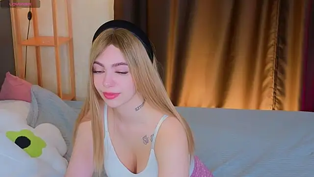 Snapshot of emily_wildflower chatting on December 1, 2025, 8:26 am emily wildflower online show from December 1, 2025, 8:26 am