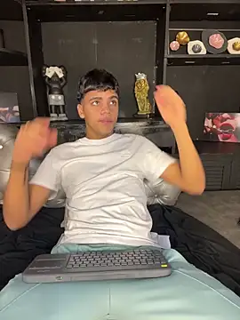 Isaac Collins  online show from December 17, 2025, 8:36 pm