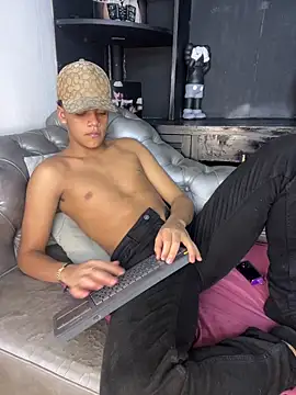 Isaac Collins  online show from January 7, 2026, 4:39 am