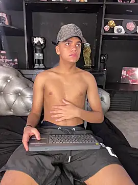 Isaac Collins  online show from December 16, 2025, 8:02 pm