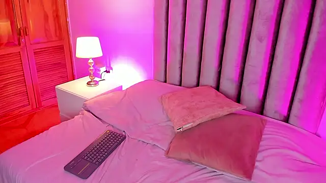 Snapshot of Little_Angelica18 chatting on February 10, 2026, 6:18 pm Little Angelica18 online show from February 10, 2026, 6:18 pm