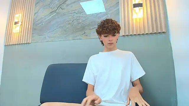 CRISS ALLEN1 online show from February 15, 2026, 1:21 pm