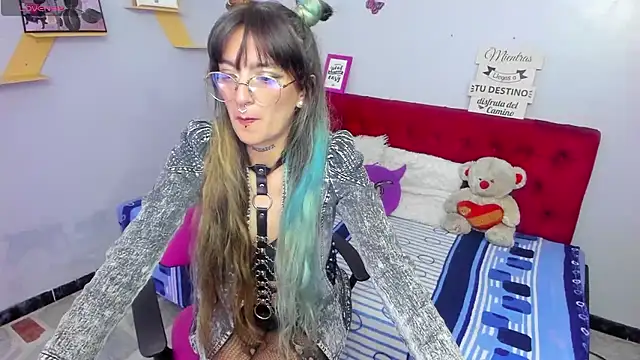 Snapshot of Dark_Dominika chatting on December 5, 2025, 1:32 pm Dark Dominika online show from December 5, 2025, 1:32 pm