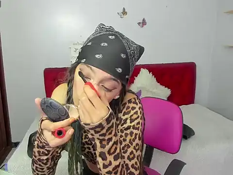 Snapshot of Dark_Dominika chatting on December 19, 2025, 1:35 pm Dark Dominika online show from December 19, 2025, 1:35 pm