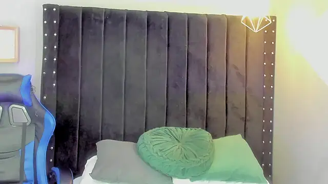 Bryan robayo5 online show from December 22, 2025, 11:21 am