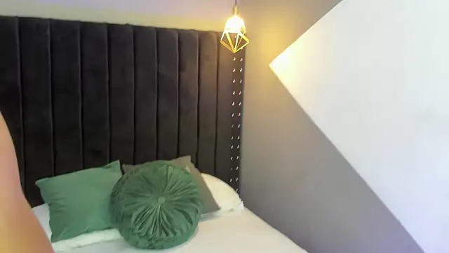 Bryan robayo5 online show from December 14, 2025, 11:16 am