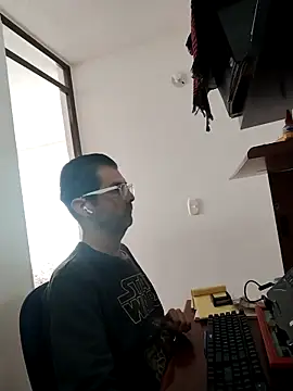 Snapshot of Fuegosutil chatting on November 26, 2025, 4:51 pm Fuegosutil online show from November 26, 2025, 4:51 pm