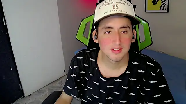 Snapshot of Fernan_flow chatting on November 30, 2025, 3:07 am Fernan flow online show from November 30, 2025, 3:07 am