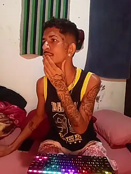 Snapshot of theyllorwillian chatting on June 18, 2026, 12:21 pm theyllorwillian online show from June 18, 2026, 12:21 pm