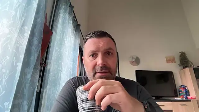 coolsmith81 online show from June 15, 2026, 7:41 am
