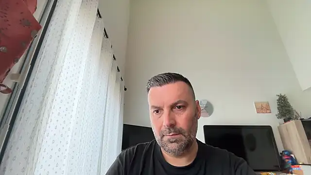 coolsmith81 online show from June 3, 2026, 7:20 am
