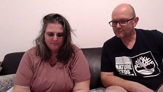 Snapshot of bea_french_curvy chatting on February 8, 2026, 9:34 pm bea french curvy online show from February 8, 2026, 9:34 pm