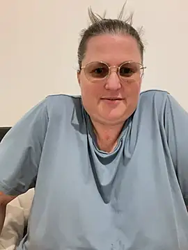 Snapshot of bea_french_curvy chatting on January 14, 2026, 8:56 pm bea french curvy online show from January 14, 2026, 8:56 pm