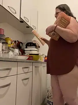 Snapshot of bea_french_curvy chatting on February 2, 2026, 9:03 pm bea french curvy online show from February 2, 2026, 9:03 pm