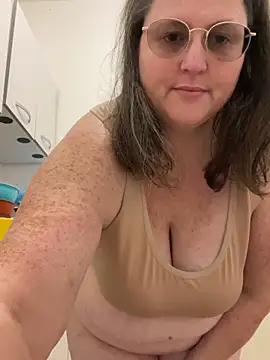 Snapshot of bea_french_curvy chatting on February 23, 2026, 9:37 pm bea french curvy online show from February 23, 2026, 9:37 pm