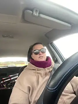 Snapshot of bea_french_curvy chatting on February 12, 2026, 1:00 pm bea french curvy online show from February 12, 2026, 1:00 pm