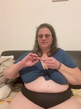 Snapshot of bea_french_curvy chatting on February 25, 2026, 8:41 pm bea french curvy online show from February 25, 2026, 8:41 pm