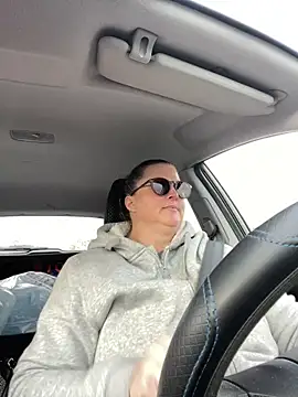 Snapshot of bea_french_curvy chatting on February 10, 2026, 8:35 am bea french curvy online show from February 10, 2026, 8:35 am