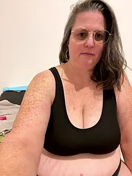 Snapshot of bea_french_curvy chatting on January 8, 2026, 10:16 pm bea french curvy online show from January 8, 2026, 10:16 pm